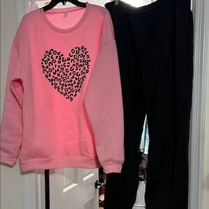 Pink heart 🩷 sweater and black jogging pants - NWOT!